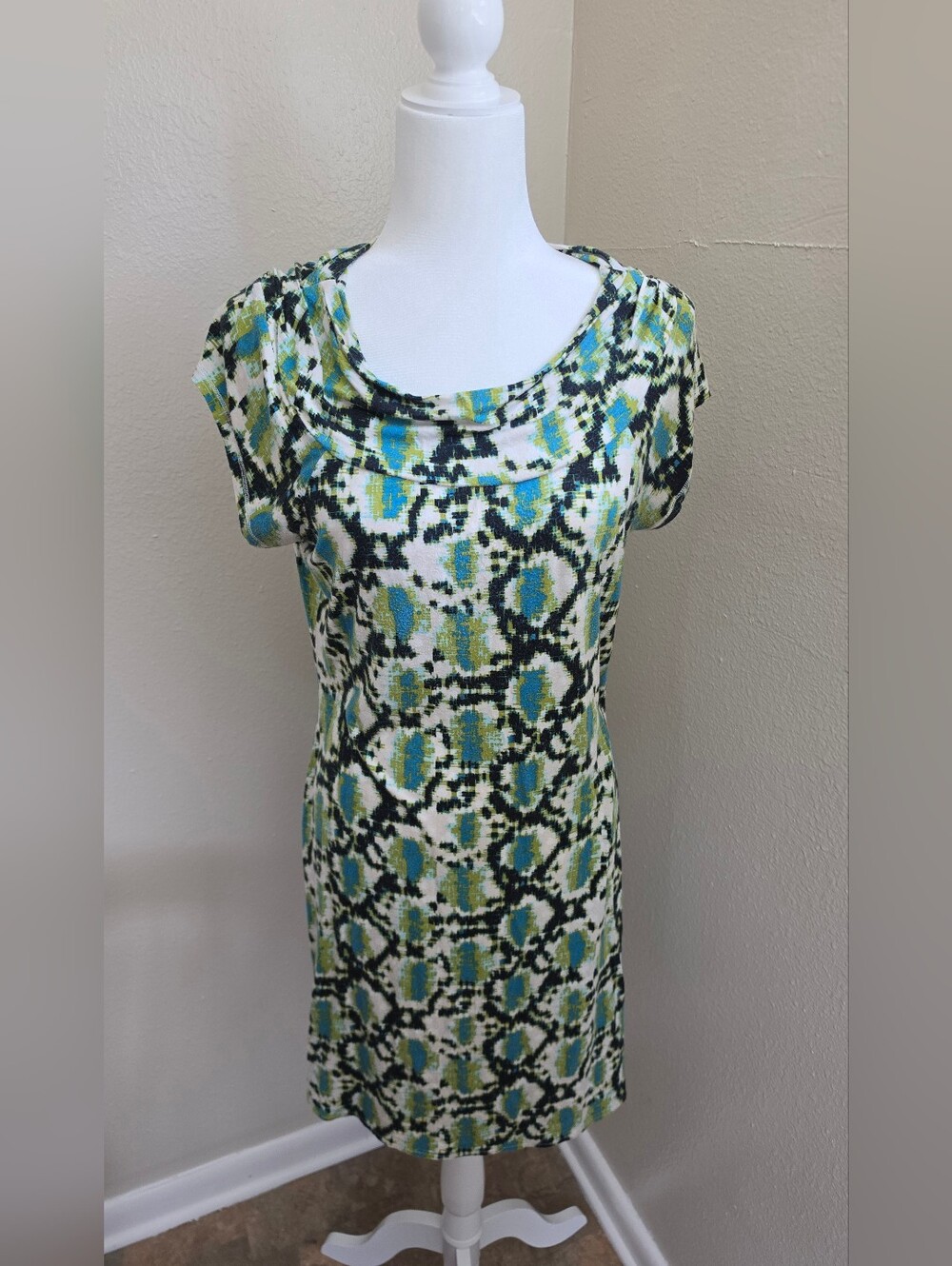 Madison Scoop-Neck Cap Sleeve Tunic in Blue, Green & White Size Petite M